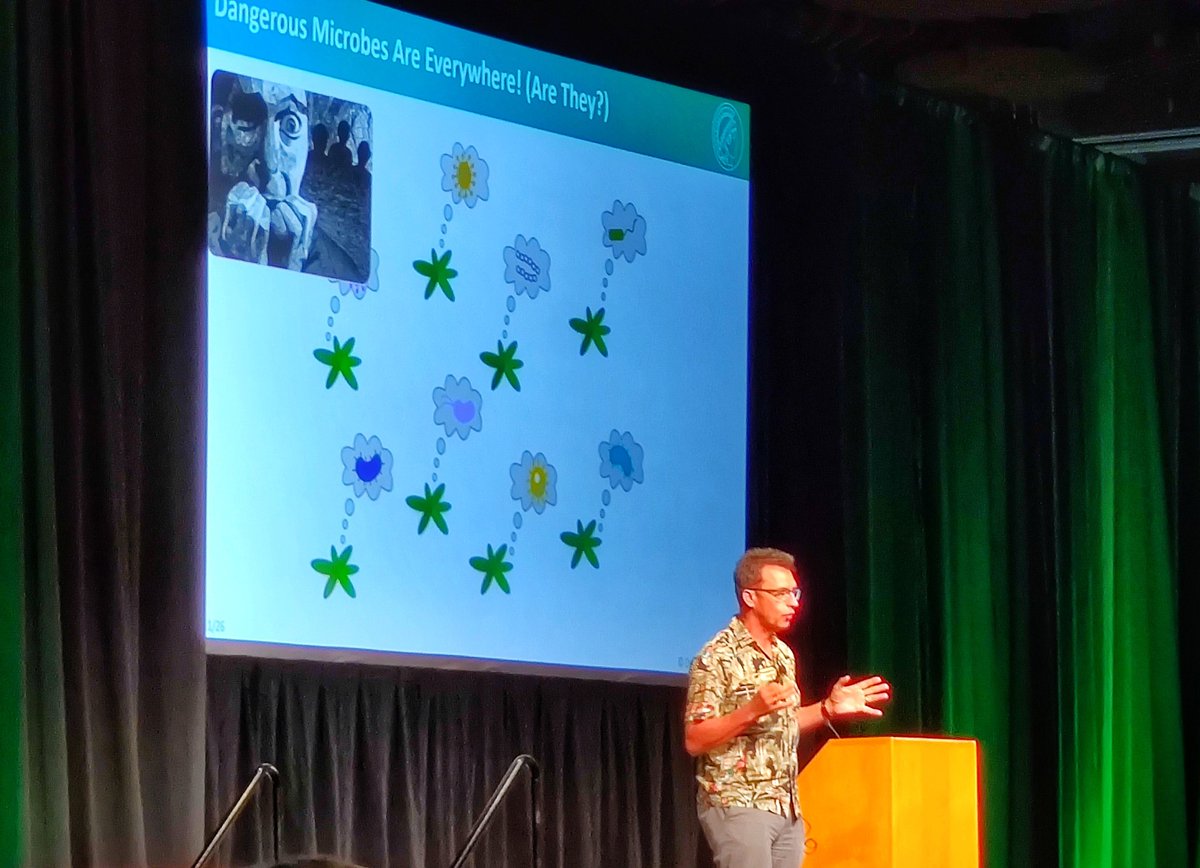 Dr. Weigel is one of my favorite speakers! I hope to one day match his style of science communication. #PlantBio2022 @PlantEvolution