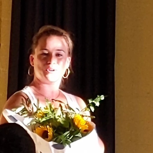 Unsere Mitgliederversammlung der GRÜNEN Stadt Zürich verabschiedet die scheidende Geschäftsführerin mit langem, herzlichem Applaus. 

Liebe #SophieKreutzberg - 💚💚lichen Dank für Deinen grossen Einsatz die letzten vier Jahre!
<a href="/GrueneZuerich/">GRÜNE Zürich</a>