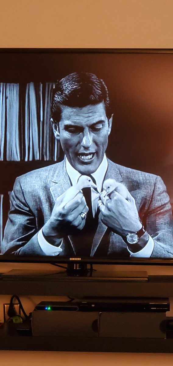 bneu143's tweet photo. This seems vaguely familiar...🤔 #TheBachelorette #bachelorette https://t.co/Hd5HRED1Sr