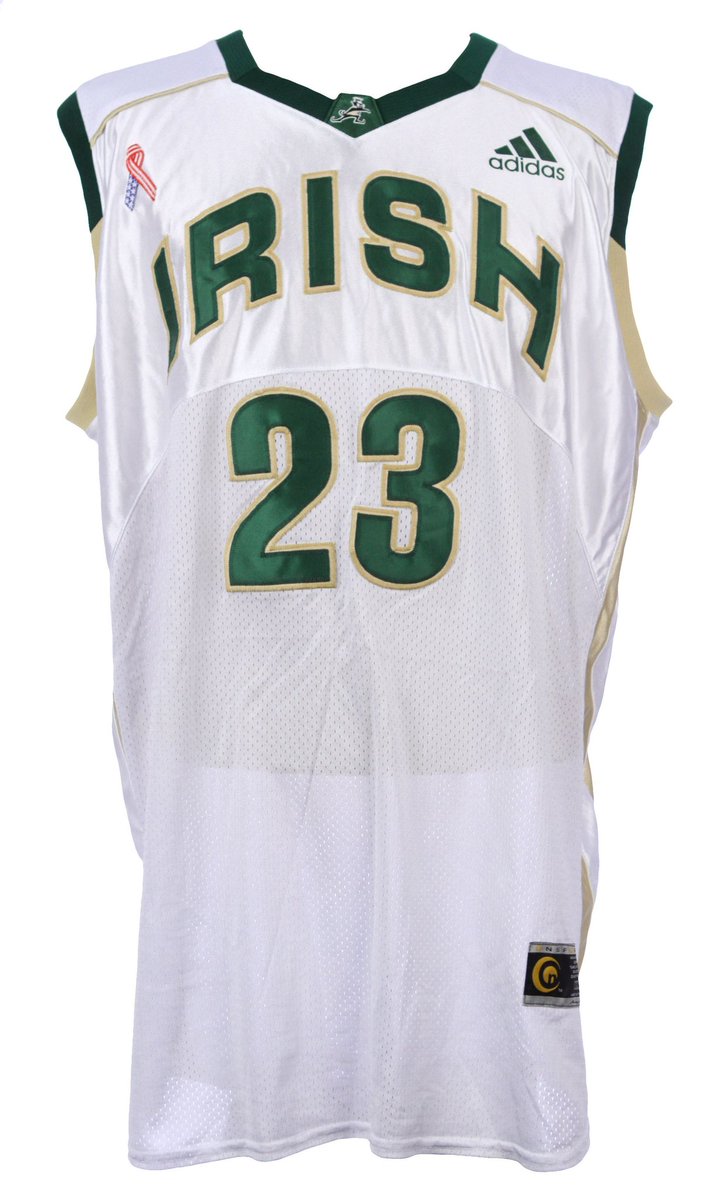 hashtagloick's tweet photo. @Anti_Basketix J’avais celui de LeBron a St Vincent St Mary acheté en 2004 avec toutes mes économies de gamin de 12 ans, prêté a mon frère qui l’a oublié dans une chambre d’hôtel https://t.co/pBwS9xDqRl