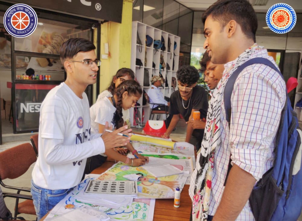 NSSGGVBILASPUR's tweet photo. NSS volunteers has organized the awareness campaign about the National Service Scheme (NSS) in all departments, GGV, Bilaspur, Chhattisgarh https://t.co/qu7Z1oBg6s