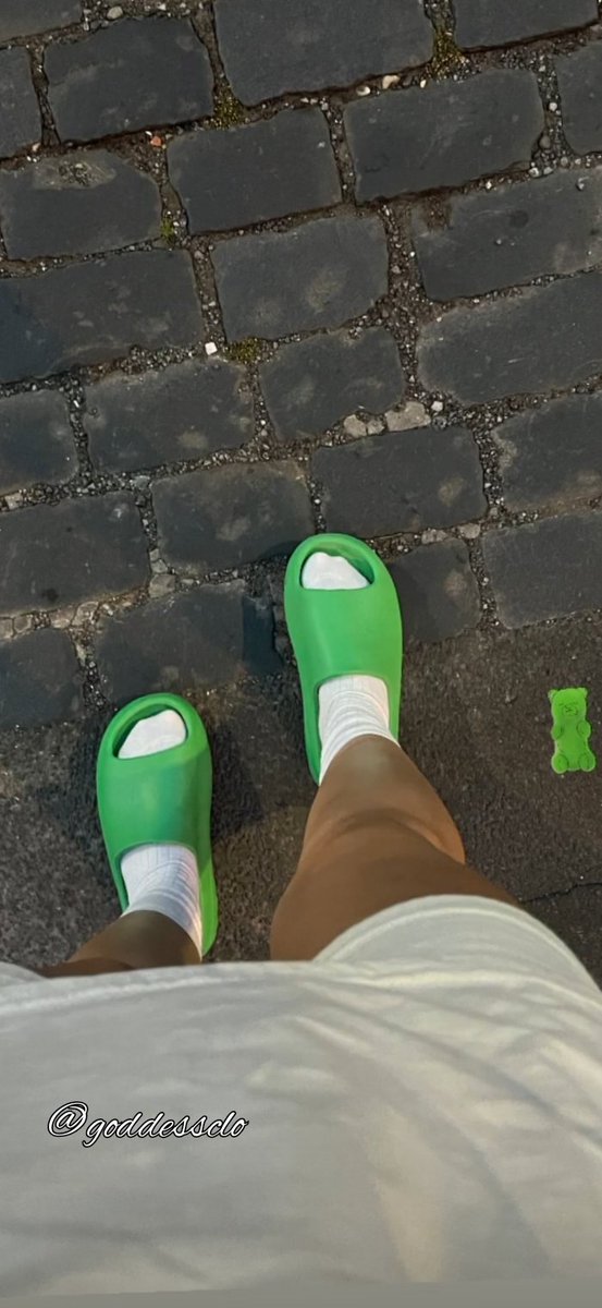 goddessclo's tweet photo. Also who rates my crocks 😂
The things you losers would do to sniff my sweaty socks 🐷🐷

#findom #paypig #humiliationtask
#femdom #dickrates https://t.co/5OeMnsEglX