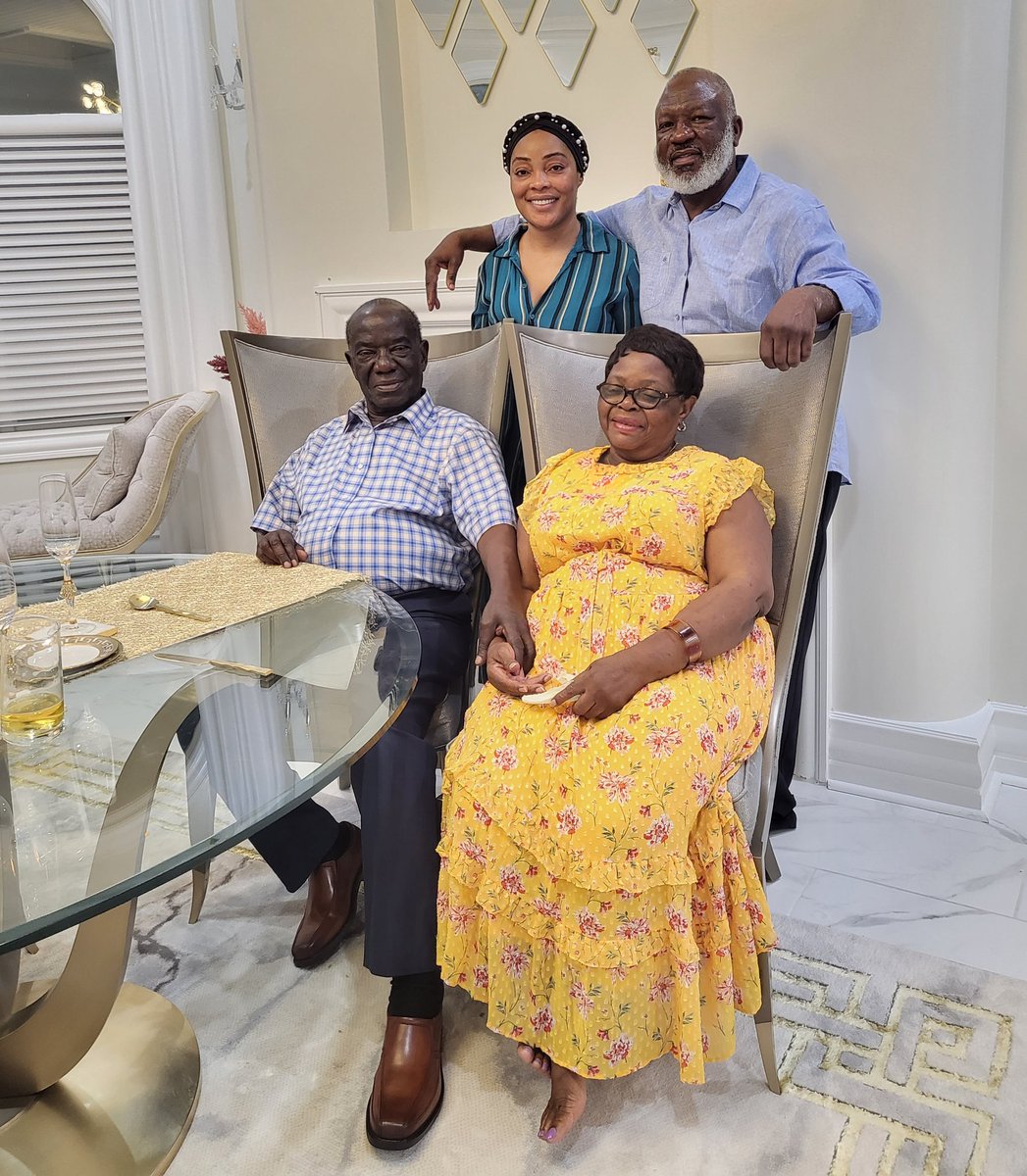 ESsekandi's tweet photo. Life is too short to give another minute to anyone or anything that doesn't make you happy. Thank you Mrs.Margaret Ssekandi,my lovely wife and children.God bless you for me. https://t.co/L7a4ptOqSX