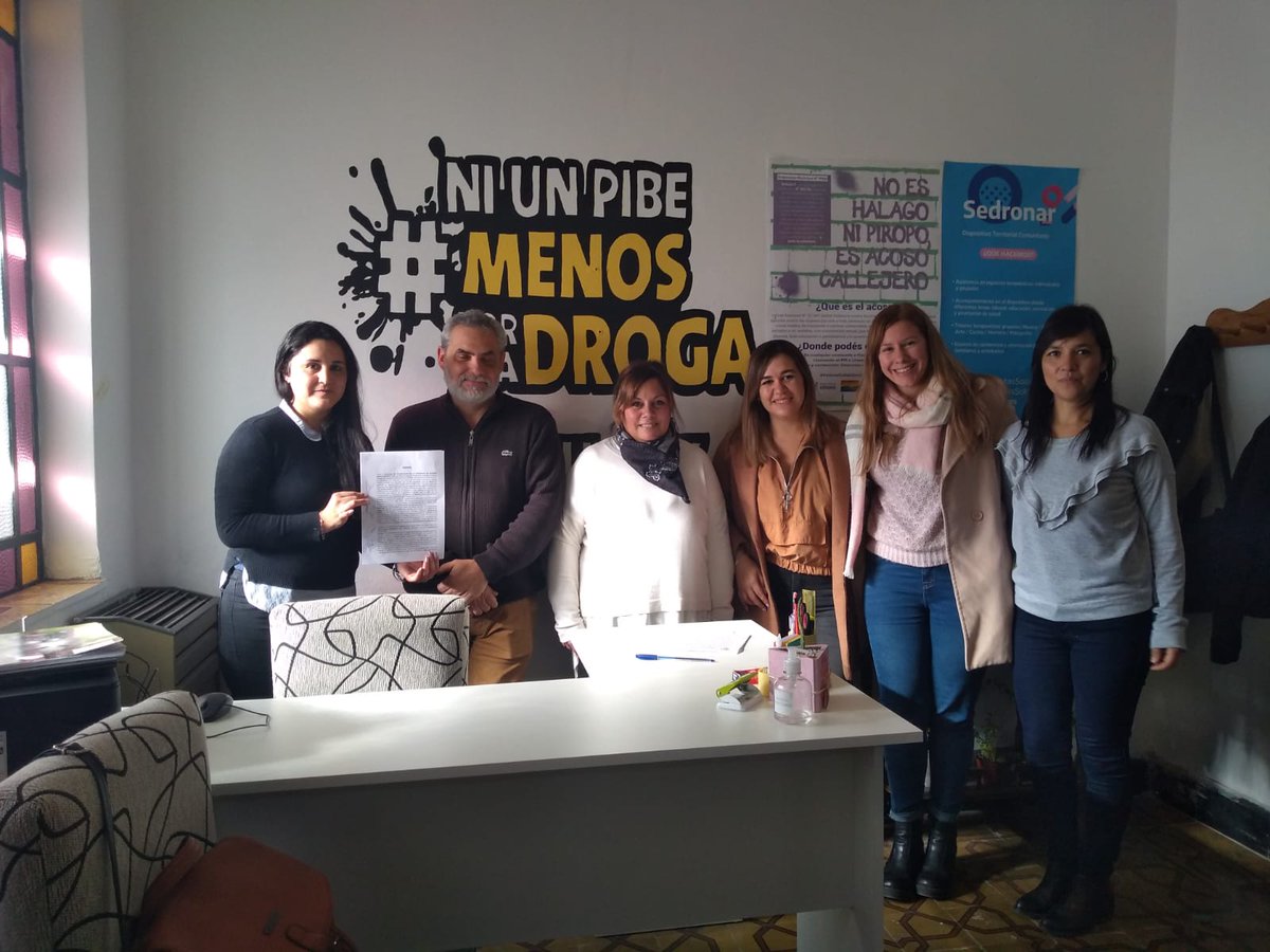 NewReportArgen1's tweet photo. Actualidad
 se llevó acabo la firma de convenio en La Casa de acompañamiento y Atencion Comunitario CAAC #Chivilcoy con el Colegio de Psicologos, estuvieron presentes su Presidente y la direccion de la mencionada casa👇
https://t.co/g6Ck19gWOn https://t.co/7EKlQzSAPK