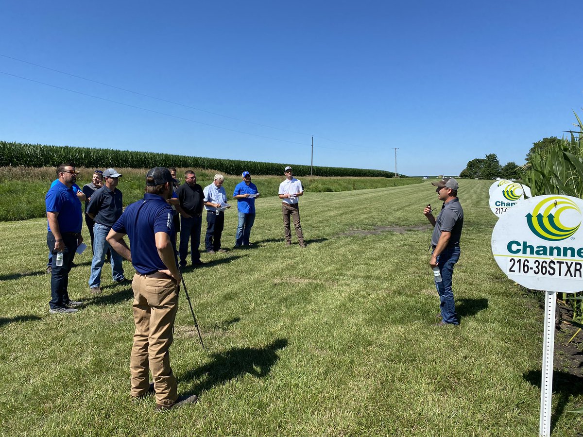 SwansonZak's tweet image. Let the @ChannelSeedNIL product discussions commence!  Great turnout at our Technology Development facility in Roanoke, IL to prep for 2023 with Seedsmen, Sales Reps, and Agronomists #SSPRO #ShortCorn #Bayer4IL #SeedsmanshipAtWork