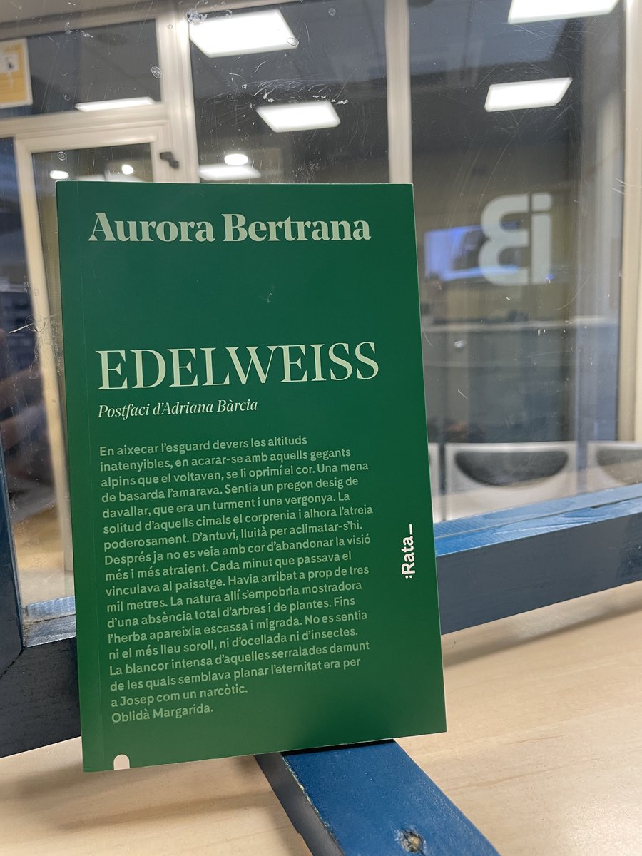 AlbercocsIB3's tweet photo. El programa d'avui el dedicam a parlar de #dones #viatgeres. Ho farem de les que trescaren per Mallorca els segles XIX i XX i també d'Isak Dinesen i d'Aurora Bertrana. Totes elles han quedat immortalitzades en tres volums acabats de publicar. Escalfam motors i partim. https://t.co/40vFd23Rm9