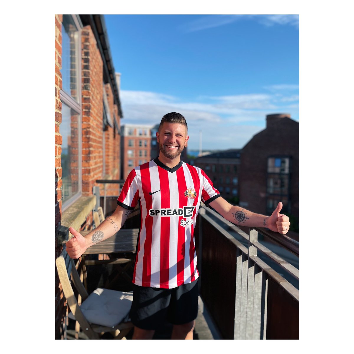 After a days graft I came home to find my brother <a href="/andrewridley/">Andrew Ridley</a> had bought and sent me the new <a href="/SunderlandAFC/">Sunderland AFC</a> kit. Now I’m made up. Ha’way the lads! #stid