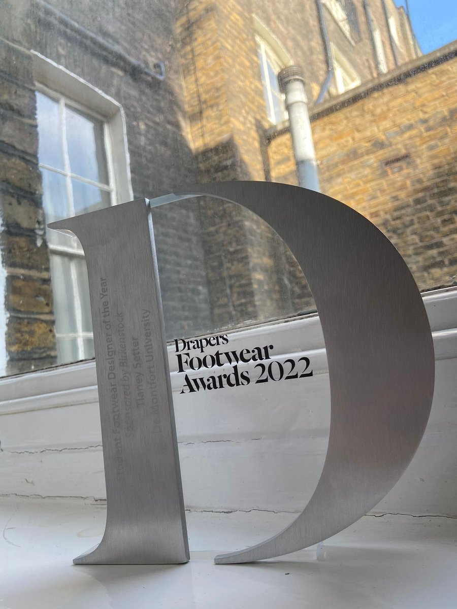 TVisualarts's tweet photo. Exciting announcement!! Our exceptionally talented ex Art student Tianney Setter has won a prestigious award for her innovative shoe design. When Tainney was with us at Towers she always said she wanted to be a shoe designer and just look at her now, achieving those dreams! https://t.co/ETWNPJhyii