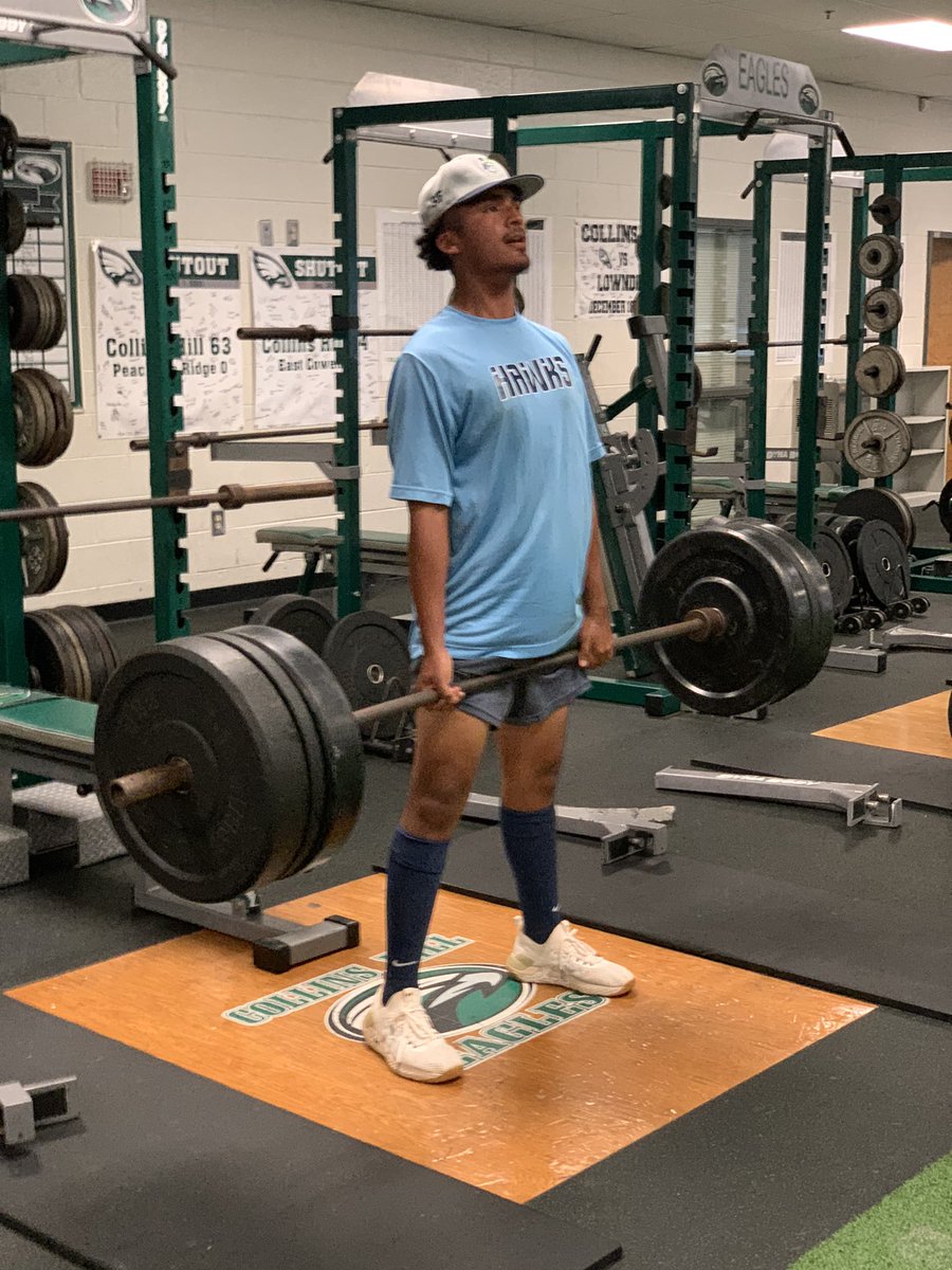 BASEBALL_CHHS's tweet photo. Travel game this morning….weight room this afternoon!! #menbuiltforothers #expectgreatness #committednotinterested https://t.co/63M5eUQ6WE