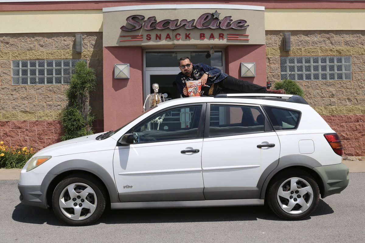 ScarecrowPete's tweet photo. Meet me at the Starlite Snack Bar ๐ฟ
(Photo by Nicole June)
#ThursdayNightTerrors #TerrorsAtTheDriveIn #TransitDriveIn #PontiacVibe #horrorfan https://t.co/JUIvdIhCMn