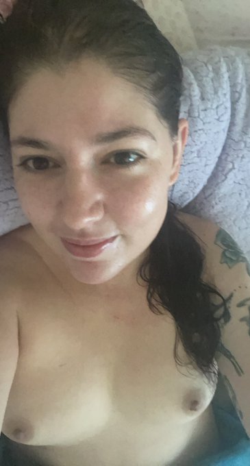 I haven&rsquo;t posted a selfie in a long time. https://t.co/YyXA9yoqfo<a href="/tag/newprofilepic"class="tags"><span>#newprofilepic</span></a>