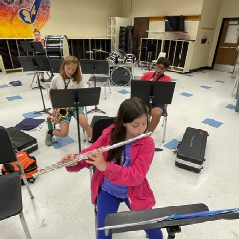 CommackSchools's tweet photo. Check out our talented musicians at #CougarCamp ! These students have the opportunity to show off and grow their talents this summer. #Music #MackMusic #CommackSchool #Trombone #Drums #Violin #Flute https://t.co/C4Ygqcrbsp