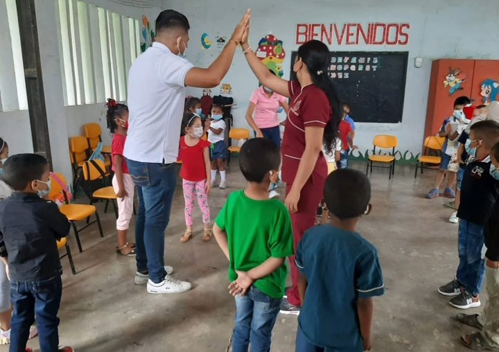 Kergue16's tweet photo. Este proyecto de extensión se llevó a cabo en la I.E Los Garzones sede Boca de la Ceiba donde los niños de preescolar pudieron conocer de primera mano varios de los cuentos  que estarán presente en este libro El Bosque Inclusivo @JTorresOviedo @MANCORTI @Unicordoba_Col https://t.co/rjpwFloXCE