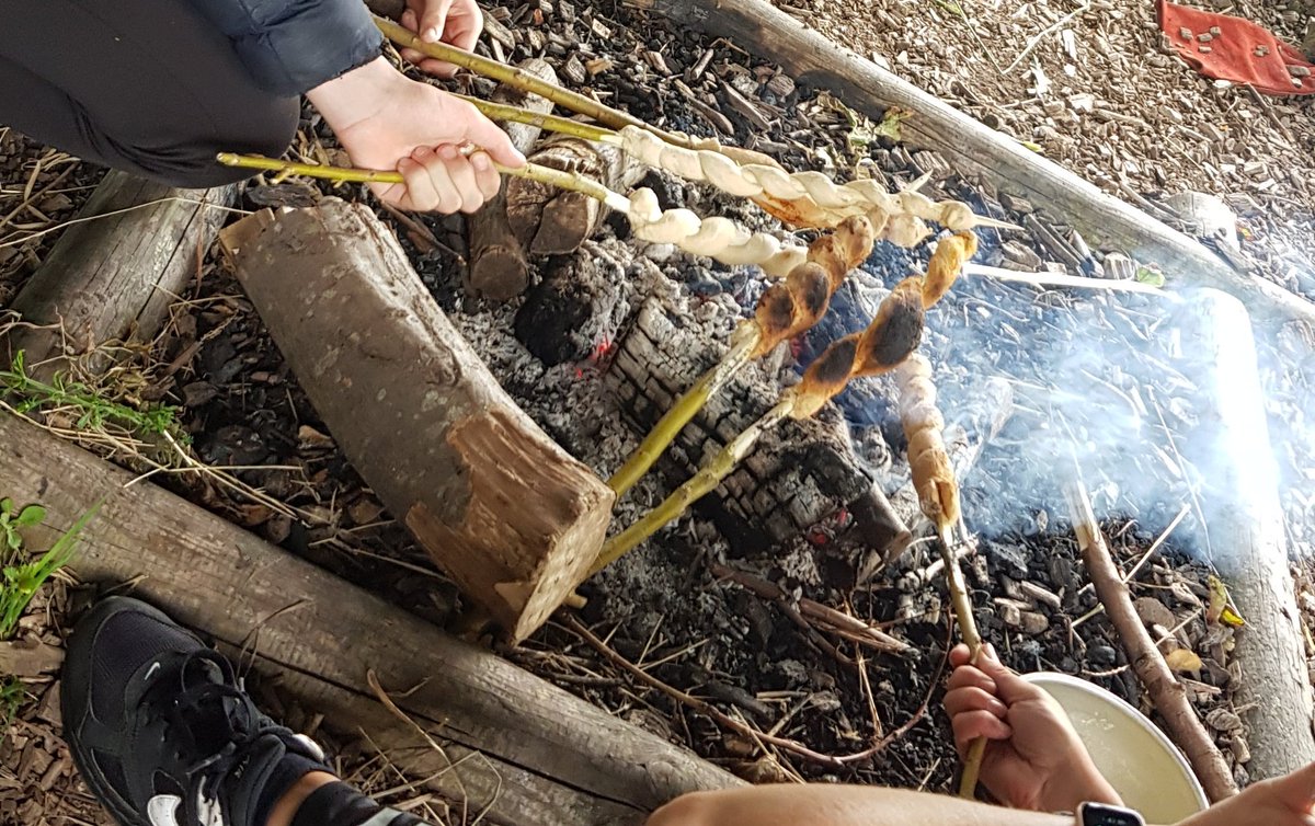 RootedInUnity's tweet image. So today the students made bread and we cooked it over the fire before smothering it in garlic butter! 15 minutes of wonderful calm and concentration whilst they cooked it to perfection! Delicious 💚