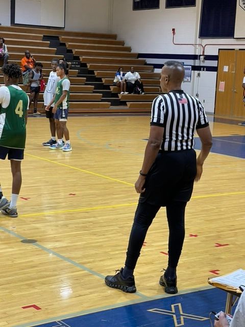 UHSHawksHoops's tweet photo. Bonus: DeMatha | Notre Dame | NBA great Adrian Dantley refereeing your game = PRICELESS! How cool is that? @RealChadRicardo @FrederickSports https://t.co/fcVzVlA3Tn