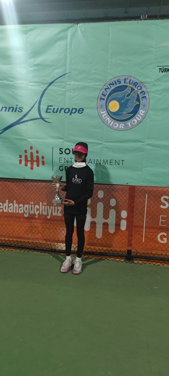HaniyaMinhas1's tweet photo. So happy to Win Silver Medal for Pakistan at the European Tennis Championships in Turkey. MashaAllah 

@im_SalmanButt @Fereeha #PakistanZindabad #haniyaminhas #champion #Pakistani @Aish_sayss https://t.co/7WlUxUSqVK