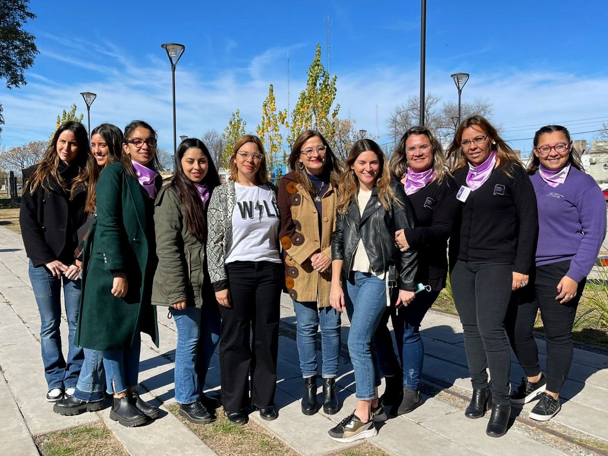 MinMujeresPBA's tweet photo. 🙋🏻‍♀️ También nos reunimos con la #MesaLocal Intersectorial, donde dialogamos con representantes del poder judicial, la comisaría de la mujer, referentas de trabajo, educación e integrantes de la dirección de género municipal y organizaciones feministas. https://t.co/J1QOvnrAXa