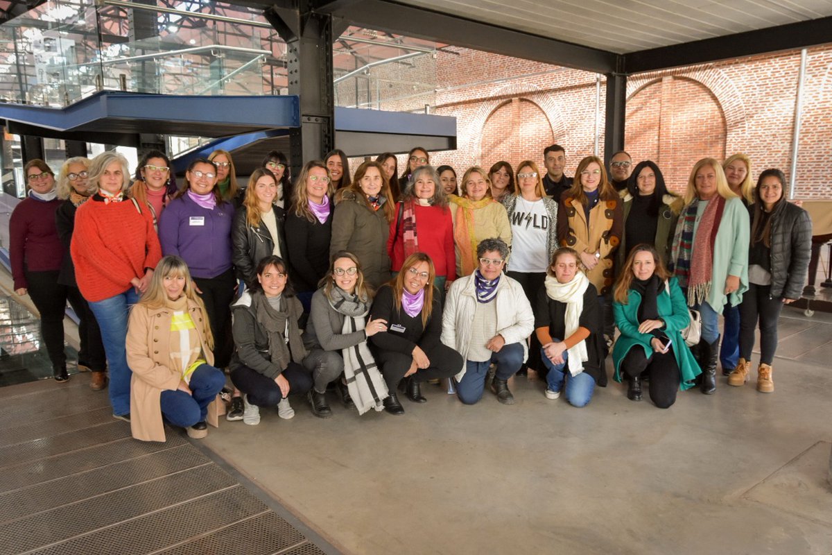 MinMujeresPBA's tweet photo. 🙋🏻‍♀️ También nos reunimos con la #MesaLocal Intersectorial, donde dialogamos con representantes del poder judicial, la comisaría de la mujer, referentas de trabajo, educación e integrantes de la dirección de género municipal y organizaciones feministas. https://t.co/J1QOvnrAXa