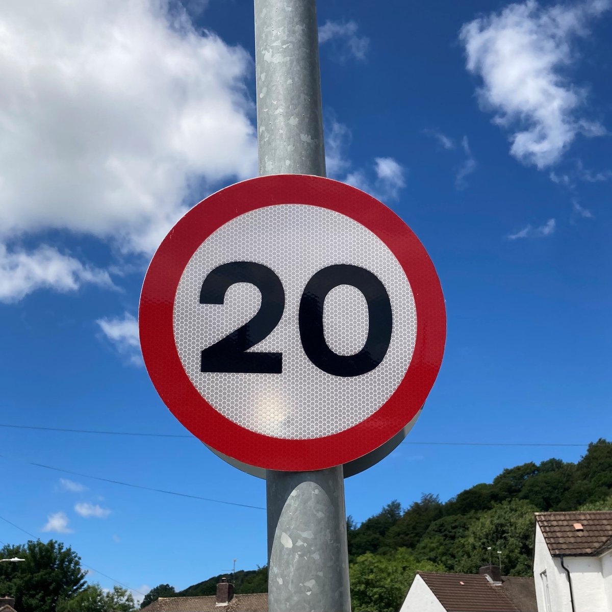 We're the first UK nation to lower the default national speed limit on residential roads and busy pedestrian streets from 30mph to 20mph. The legislation has been given the green light by the Senedd today. More here 👇 gov.wales/uk-first-welsh…