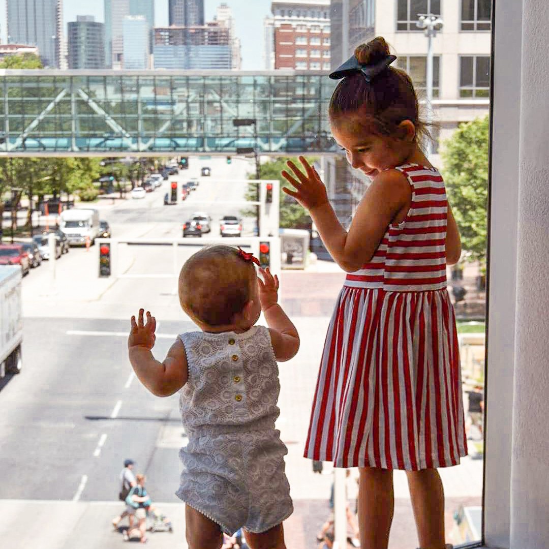 CrownCenter's tweet photo. Get a #Staycation package at the Sheraton or The Westin in #KCMO! Package inc: 8 Golden Ticket vouchers/night to use at @SEALIFEKC, #LEGOLANDKC, @TheWWImuseum, @ScienceCityKC + 20% off One East or Spectators restaurants.
Book here: https://t.co/X3Jwmhsmfr
📸 @brown.eye.girls https://t.co/BLtxaPHP3H
