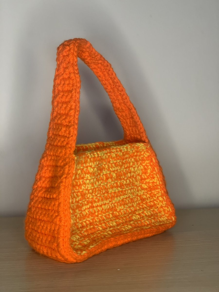 Asakeruthina's tweet photo. My first crochet bag and It's made from acrylic yarn , flexible, soft and weight bearing. It can also contain a lot of stuffs.

Please retweet 🥺 https://t.co/dR5IeFADOl