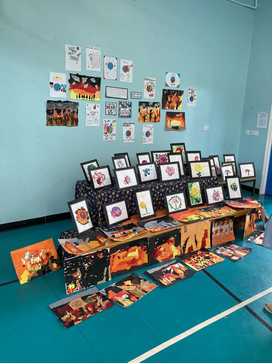 DrakePrimary's tweet image. A wonderful, well supported art gallery after last week’s activities. 🎨😊 @ReachSouth1