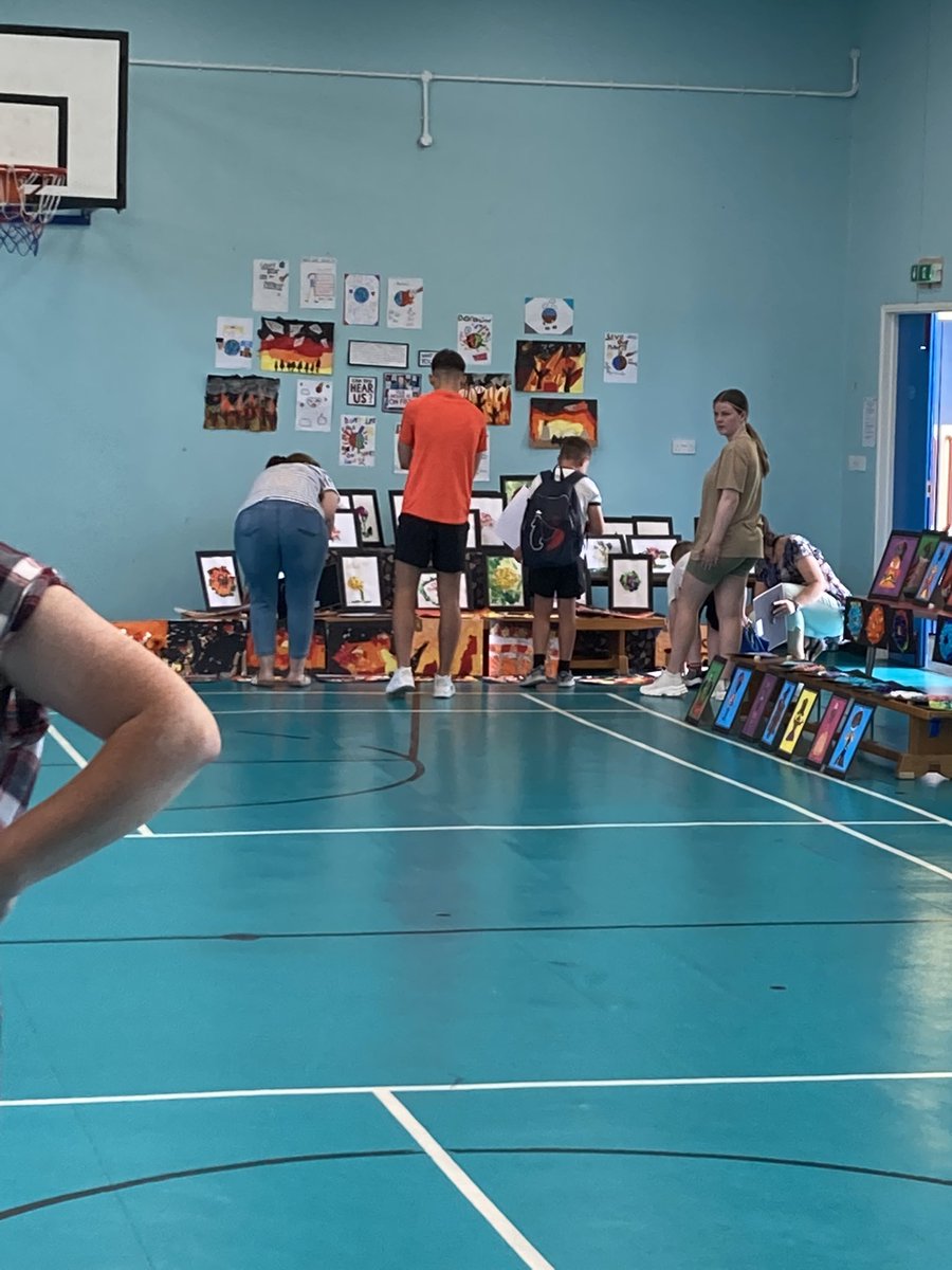 DrakePrimary's tweet image. A wonderful, well supported art gallery after last week’s activities. 🎨😊 @ReachSouth1