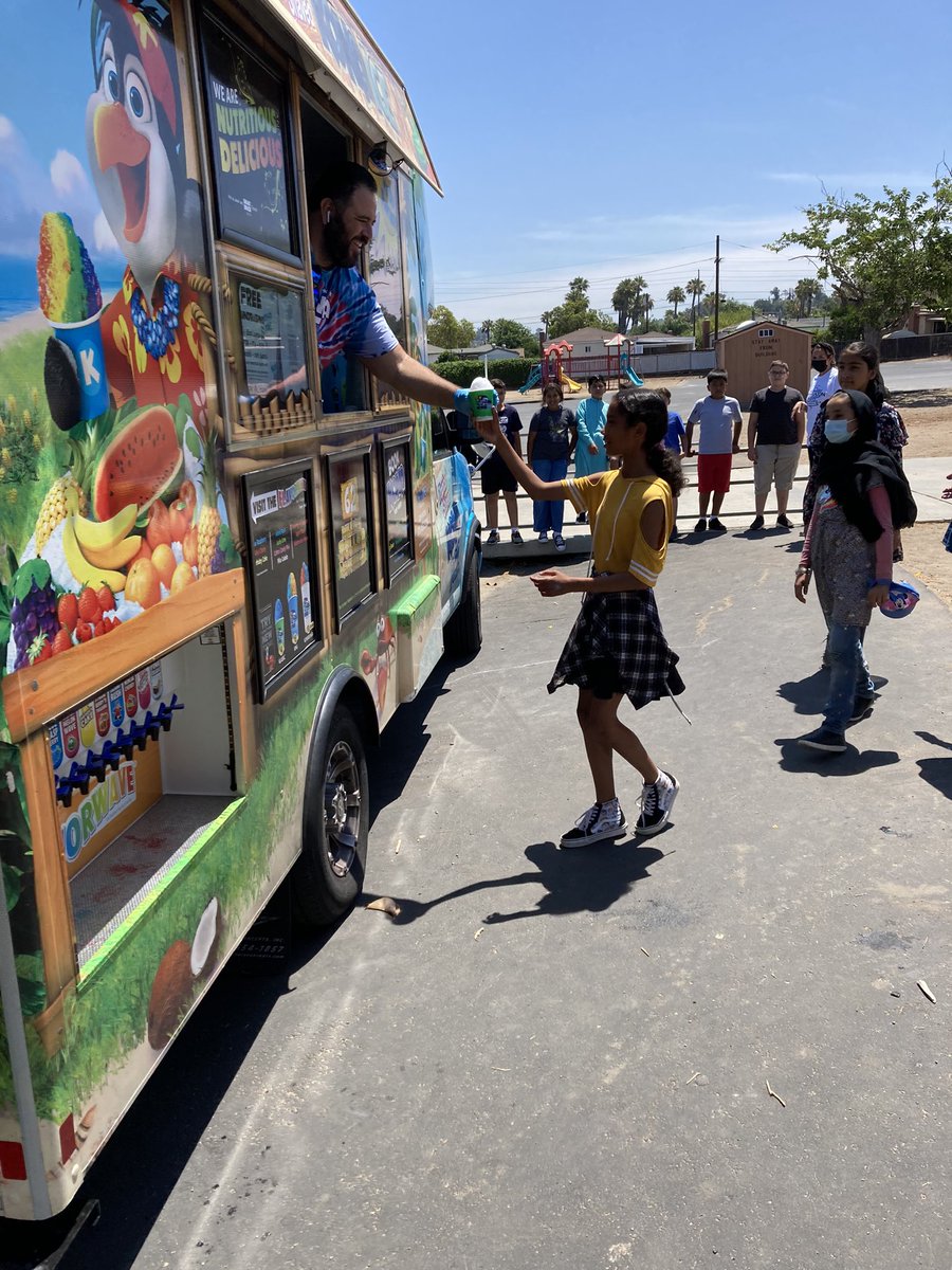 BHandley4's tweet photo. Two great things about summer…Camp Cajon and Kona Ice! #bestsummerever @CajonValleyUSD @ChaseTigers https://t.co/1cpycy31iE