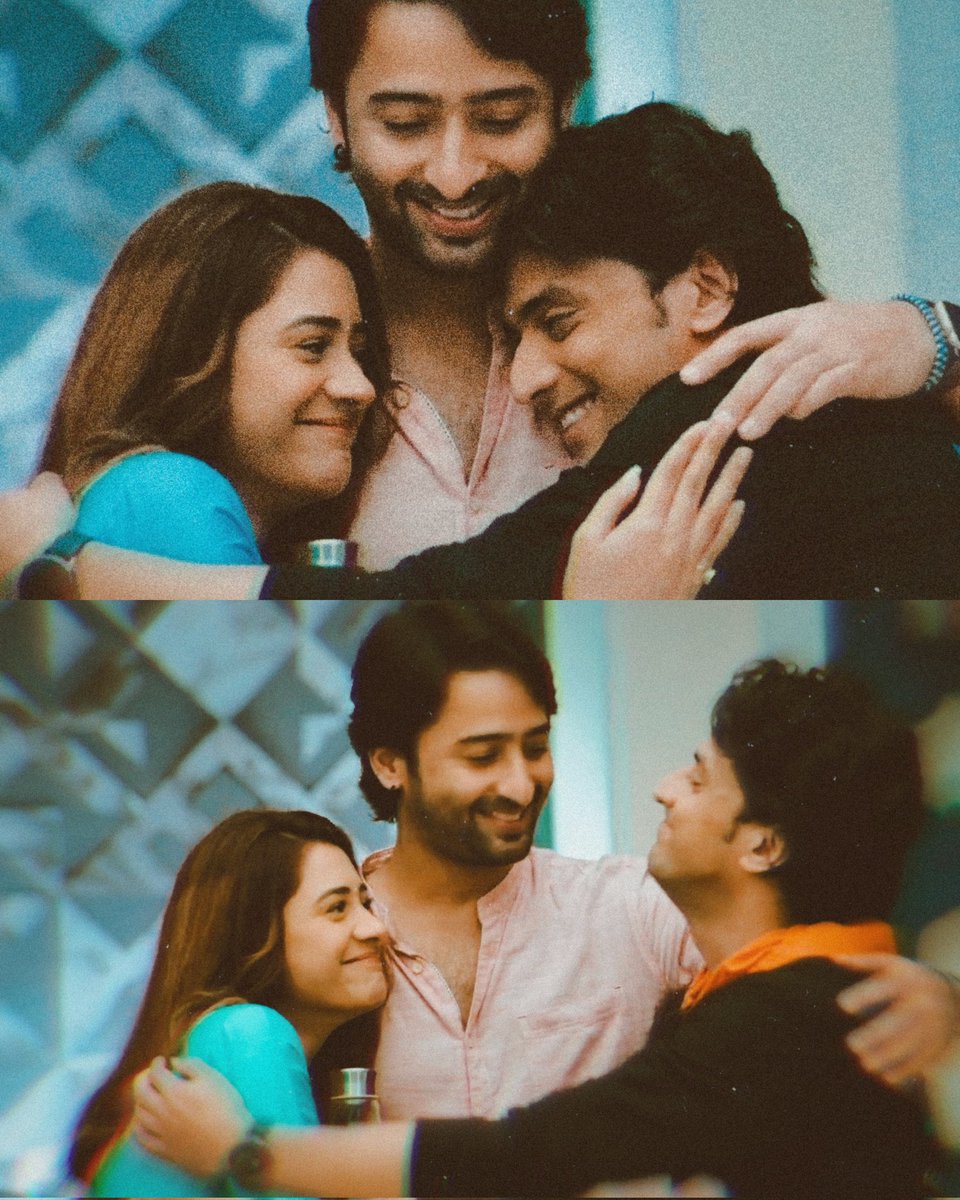 kaleshikanak's tweet photo. Jst Nakul adoring his bhaiya-bhabhi,Kanha engulfing the 2 most imp. people of his life while Sayu looking at Nakul with all the love in her eyes😭

This pic will live rent-free♾️🧿
#KriSaNa

#WohToHaiAlbelaa #ShaheerSheikh #HibaNawab #KriSa #ShaHiba @nawab_hiba @Shaheer_S https://t.co/D8kRlBWgHX