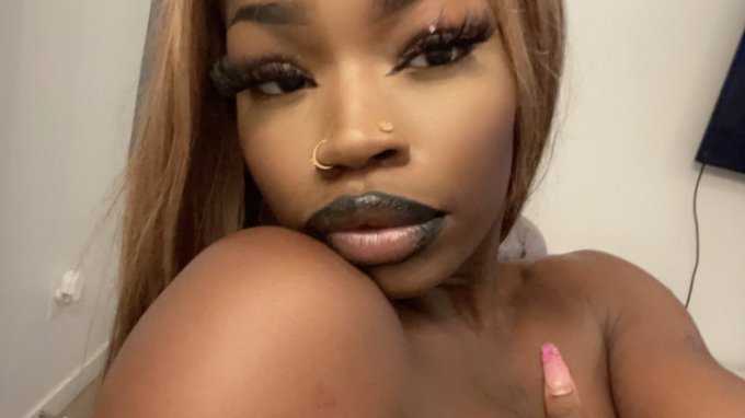 Watch m9ym9y's leaked NSFW photo on TwXstars