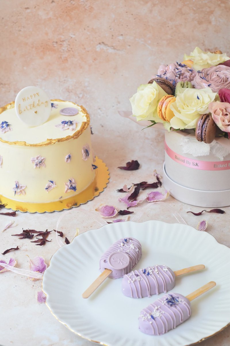 Bakedbysk's tweet photo. Lilac ✨ 

#floralbox #bbsk #sk #howilikemine #forpeoplewholovecake https://t.co/GyZG9NzEPb