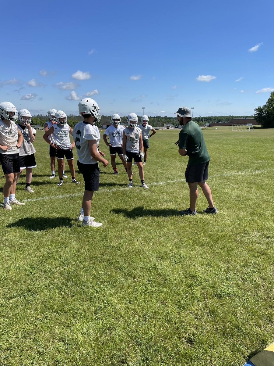 david_kren's tweet photo. Contact day 2 for the @KMLHSfootball team was blessed with great weather and the team worked hard. Core Values of PURpose Drive and Devoted are now set. Foundation for Green Team is being established. #RemovetheRed #9clap #LongsnapRelay #PURpose https://t.co/0sisZscm5A