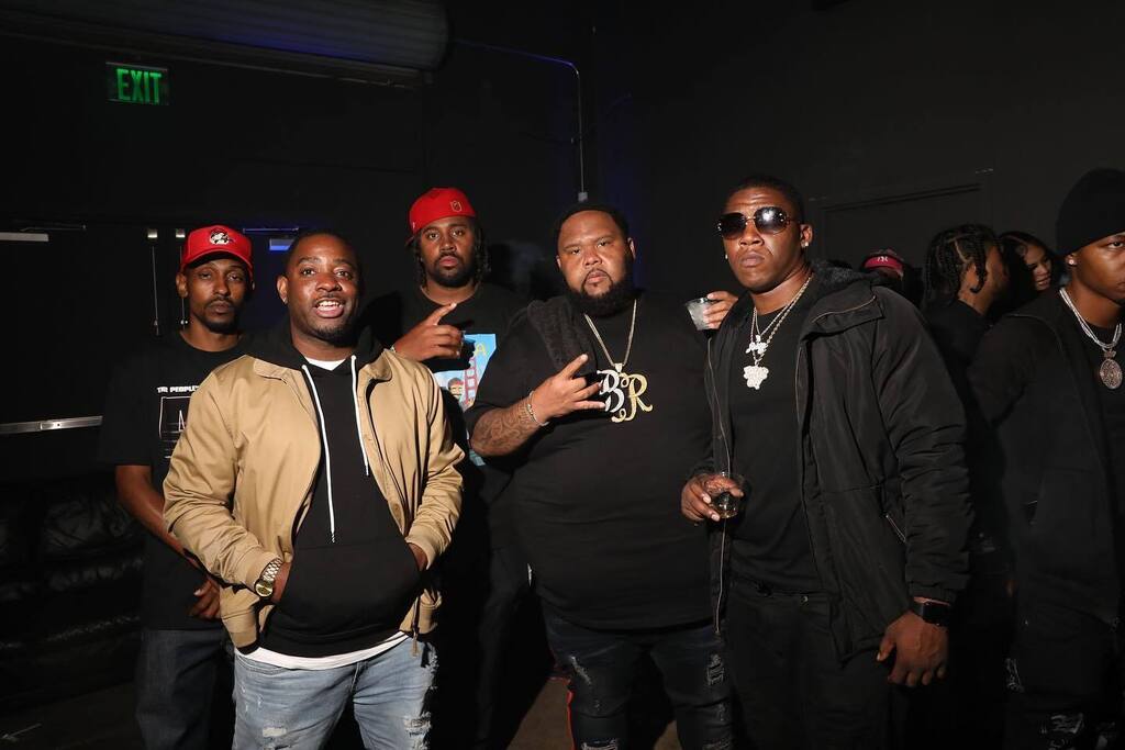 TroyLLF's tweet image. We pop out at yo party… Im with the gang! 🤞🏾 They know when we pop out it’s lit! 
.
📸: @officialbilliondreams 
.
#FPMG #1015 #projectlevel #moneyblock #teamllf #frisco #bayarea #hiphop