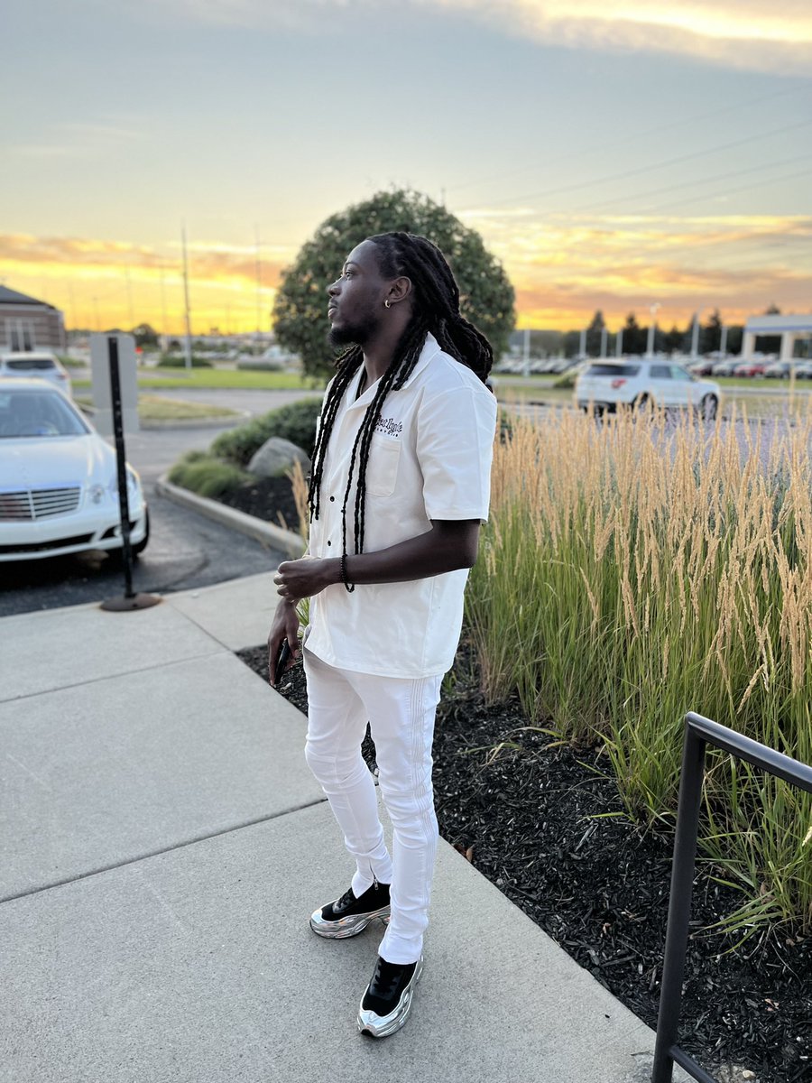 TellEmBoutBanks's tweet photo. Living on borrowed time, I ain’t deserve. Gotta make my Lender a profit. 🙏🏾⏱🏁

#ShirtInBio #JetLyfe
@JetLyfeCo https://t.co/OWTpGvPzkM