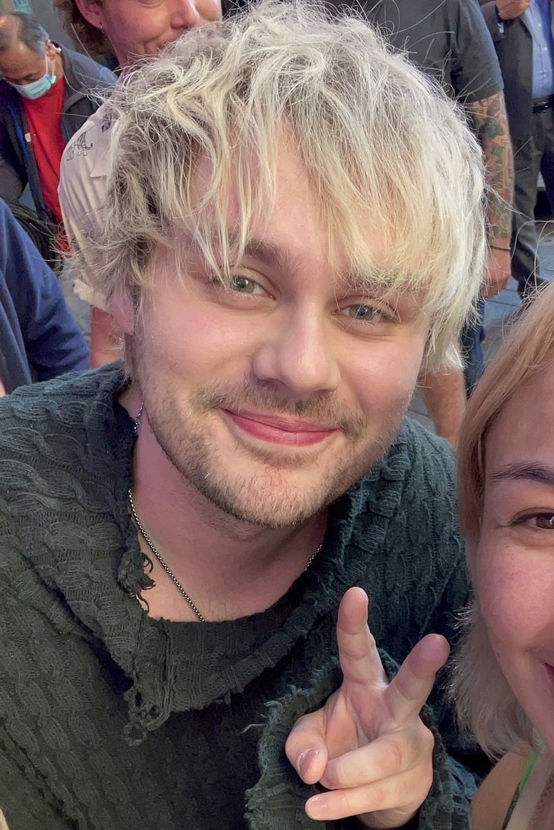 iMGCTHINGS's tweet photo. HIS EYES HIS SMILE HIS HAIR HIS .. 😭 https://t.co/ETr8bCPxX9