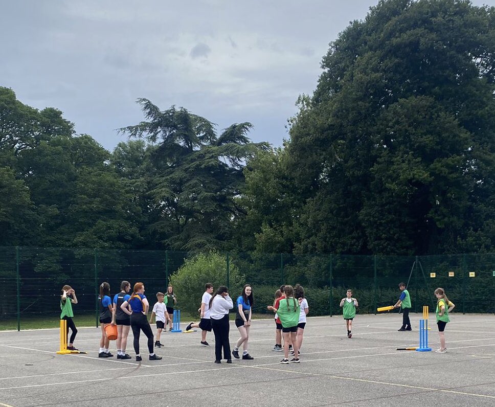 HHSSport's tweet photo. Our Y10 students were outstanding today in delivering sessions in #cricket #football #netball and #rounders to the Y6 students as part of the @HessleHigh transition week. We hope everyone enjoyed the afternoon of sport! #practisemakesperfect #sportleader #proud https://t.co/OB5Ctg2vXY