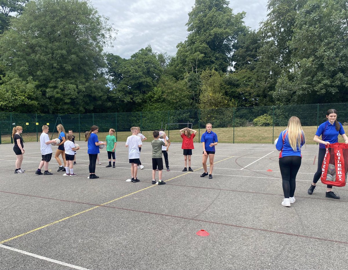 HHSSport's tweet photo. Our Y10 students were outstanding today in delivering sessions in #cricket #football #netball and #rounders to the Y6 students as part of the @HessleHigh transition week. We hope everyone enjoyed the afternoon of sport! #practisemakesperfect #sportleader #proud https://t.co/OB5Ctg2vXY