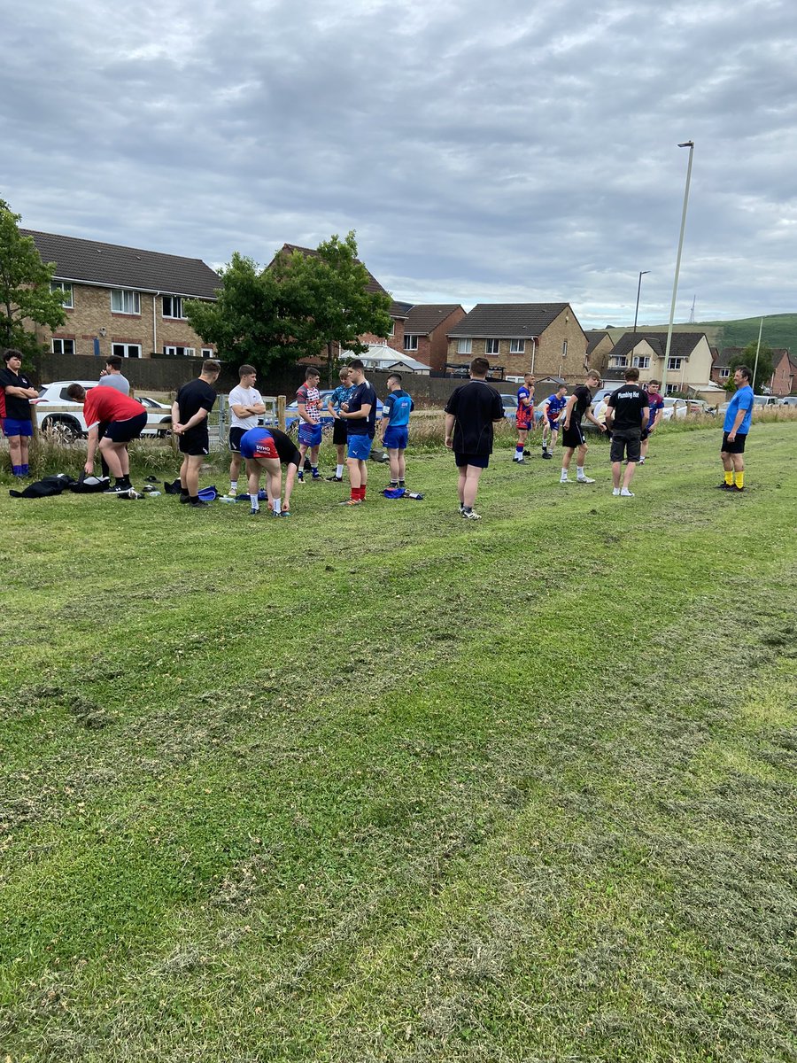 🔵🔴 First one in the bank, 34 boys grafting, with quite a few away on holidays and injured. Something big is on the horizon for these lads!! Same again on Thursday! 🔴🔵