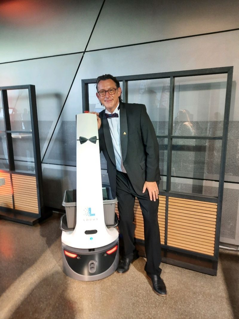 LocusRobotics's tweet image. @LocusRobotics wins the “Oscars” of Logistics! 

We are proud to be named the winner of the 2022 @IFOY_AWARD  for Top Autonomous Mobile Robot Solution. 

Flip through the photos to relive the moment with us.

bit.ly/3ut1yYh 

#IFOYaward #IFOYrocks #supplychain