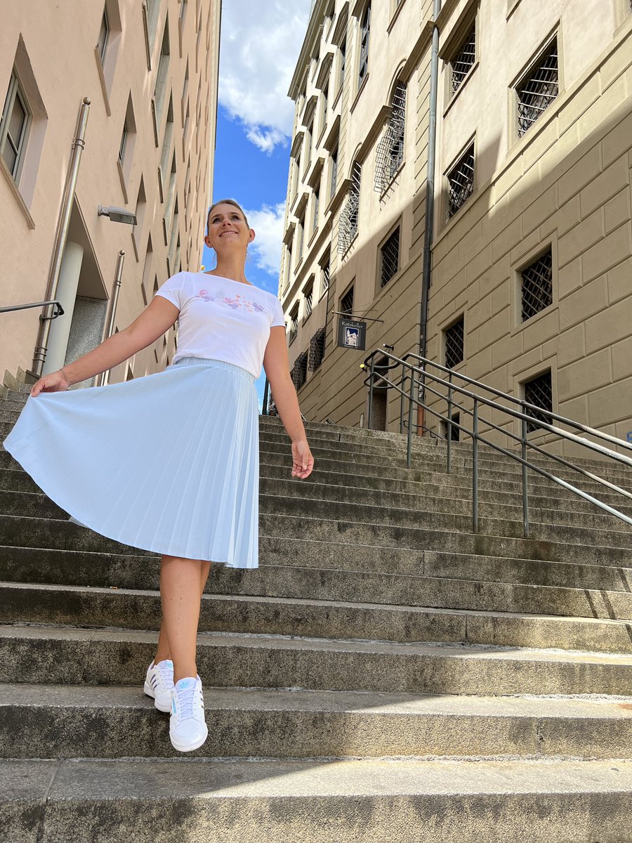ms_flanties's tweet photo. sunny summer day 🌞   #model #fashion #shoes #sneakers #style #love #photography #summer #summerinthecity #beautiful #beauty #photoshoot #stairs https://t.co/HZZGivj7bI