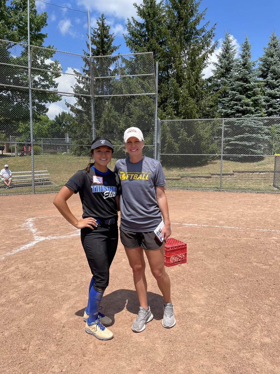 Another great time w/ <a href="/HarvardSB/">Harvard Softball</a> and bonus <a href="/WMUSoftball/">Western Michigan Softball</a> .  Thanks so much @HSBcoachallard and <a href="/coachjennyrohn/">Jenny Rohn</a> for putting on this camp, I learned some new drills and tips to add to my game.  #gocrimson <a href="/OilerPride22/">Jeff Steiner</a> @16U_Thunder