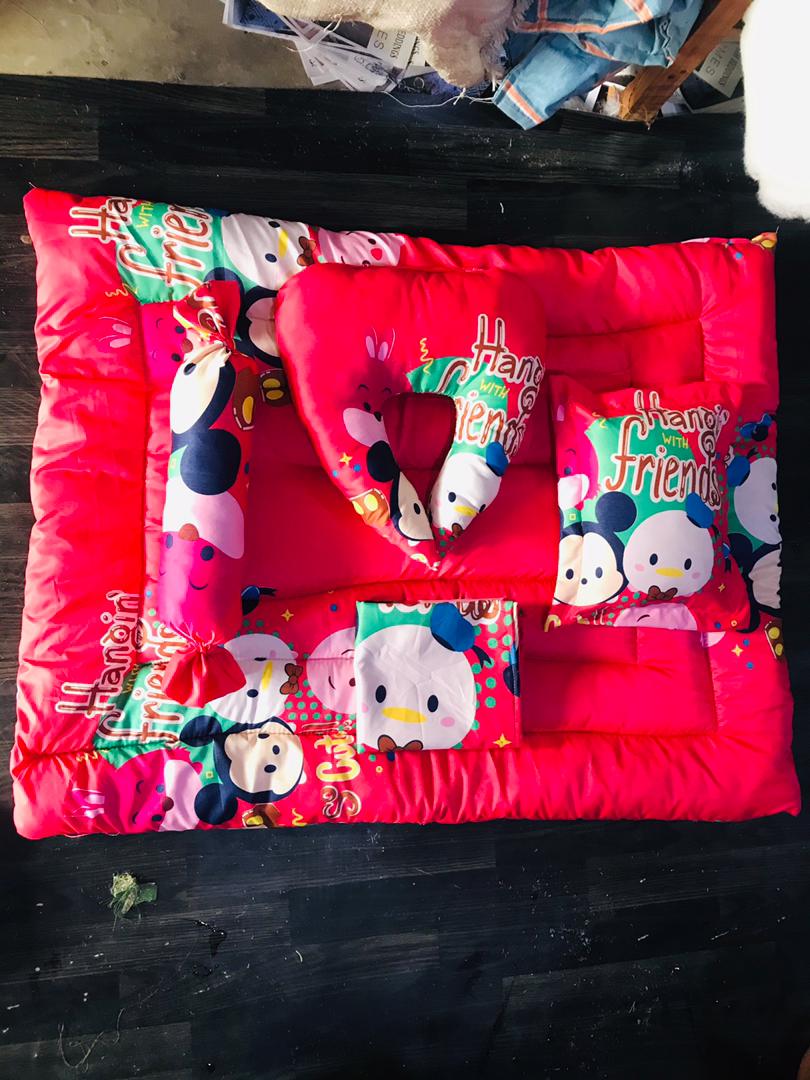 bellezabeddings's tweet photo. Are you looking for a perfect gift for a new mom! @bellezabeddings 

Baby duvet set. (COT SIZE) 
Available in very fine designs 
Pattern Desiger - #7500 
Cartoon characters #8500 
WhatsApp 08187214392 https://t.co/eoqCRVV52v