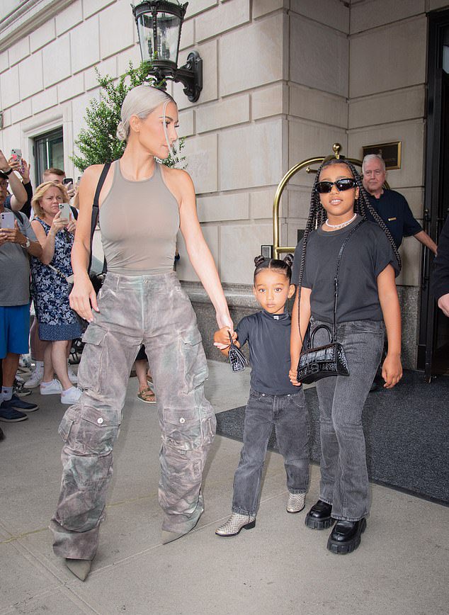 KNKWupdates's tweet photo. Kim Kardashian, North and Chicago West in NYC today. https://t.co/G09GMG82Ee