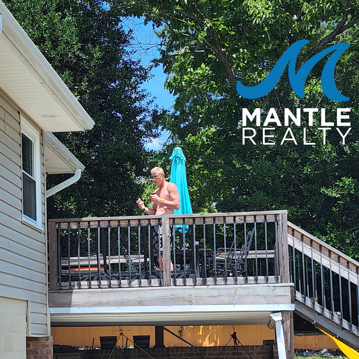MantleRealty's tweet photo. When you gotta get that deal done but work on your tan at the same time. 😂 #sunsoutgunsout #capser #lobster #realtor #realtorlife https://t.co/V9oOhhBH4e