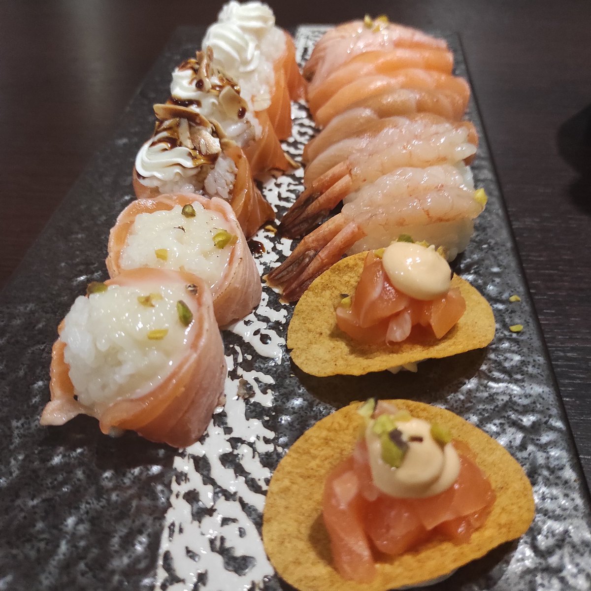 nutssman's tweet photo. Che voglia di #SUSHI
🍣🍚🍤
😭
#asiancook #japanesefood #Foodie https://t.co/vV4QrBO3Ce