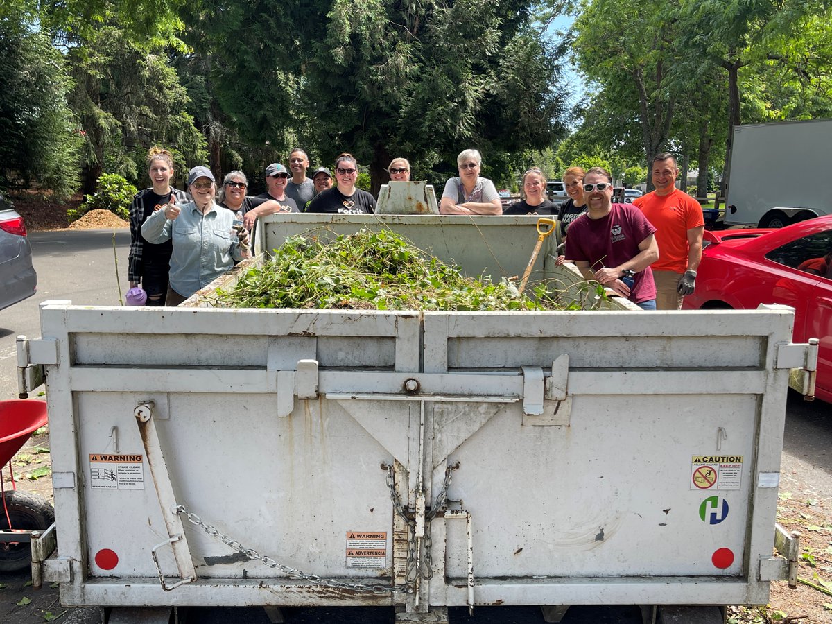 forritcu's tweet photo. We had a blast at our first clean up at Turner Creek Park. Shoutout to #ForritCU members, their family &amp; friends for the hard work keeping the trails healthy for all to enjoy.

Thank you to our CU friends from @WaunaCU @PointWestCU and @GoWestCUA for joining us! @CityofHillsboro https://t.co/SfZVJrnV42