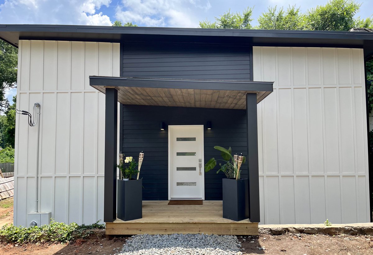 Hoeferle's tweet photo. 📣 𝙏𝙝𝙚 𝘾𝙚𝙣𝙩𝙚𝙧 𝙤𝙛 𝙏𝙧𝙖𝙞𝙣𝙞𝙣𝙜 𝙞𝙨 𝙤𝙥𝙚𝙣 𝙛𝙤𝙧 𝙗𝙪𝙨𝙞𝙣𝙚𝙨𝙨! 🚨

This past weekend we cut the ribbon. The brand new space for @CultureMastery + @centerofnlp is ready to host clients and training participants.

1/2 https://t.co/GleZuNrLcj