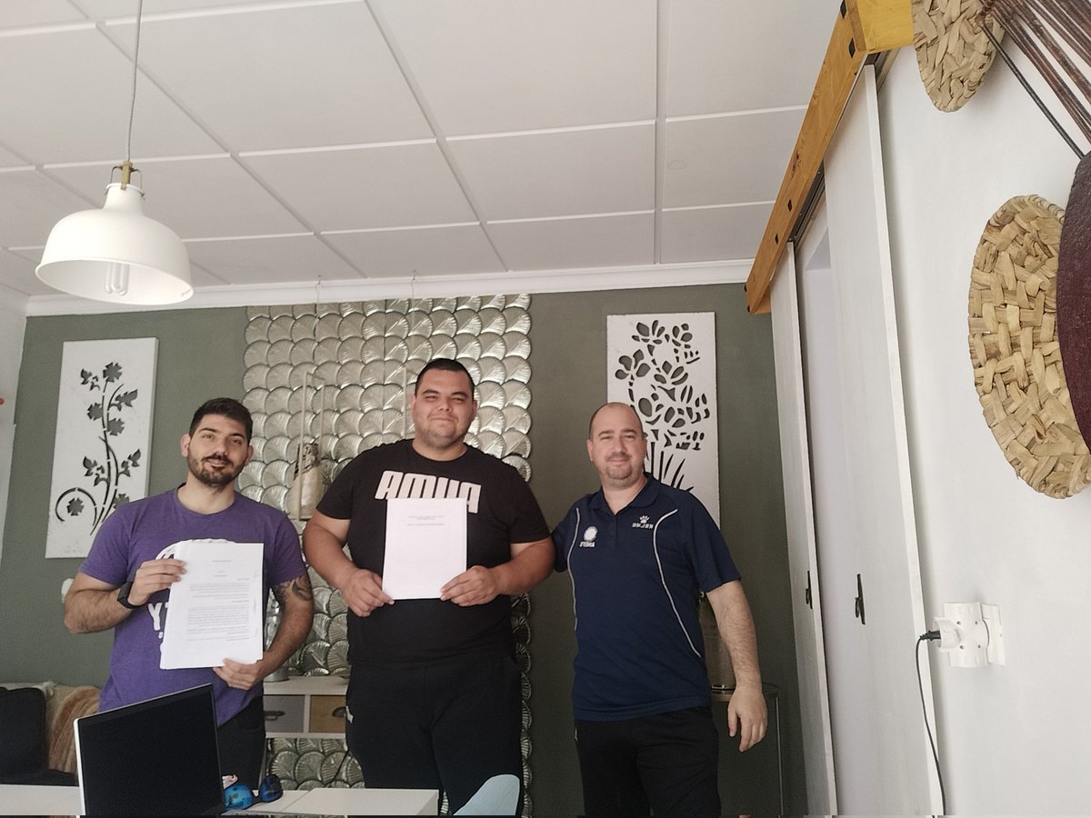 sorgorojo's tweet photo. Se viene proyecto nuevo. ¿Hacemos algo para que en #elcampello tengamos un club y escuela de #Futsal? @ElCampelloAyto @ElCampelloJove @ElCampelloInfo https://t.co/rAiwU2xDbL