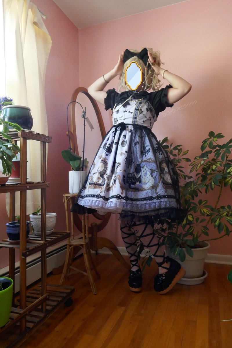 royalsealys's tweet photo. Revisiting my coord from this past ILD since I forgot to take coord shots!! 

#lolitacommunity #lolitafashion #eglfashion #jfashion https://t.co/TJw1Sqk8At