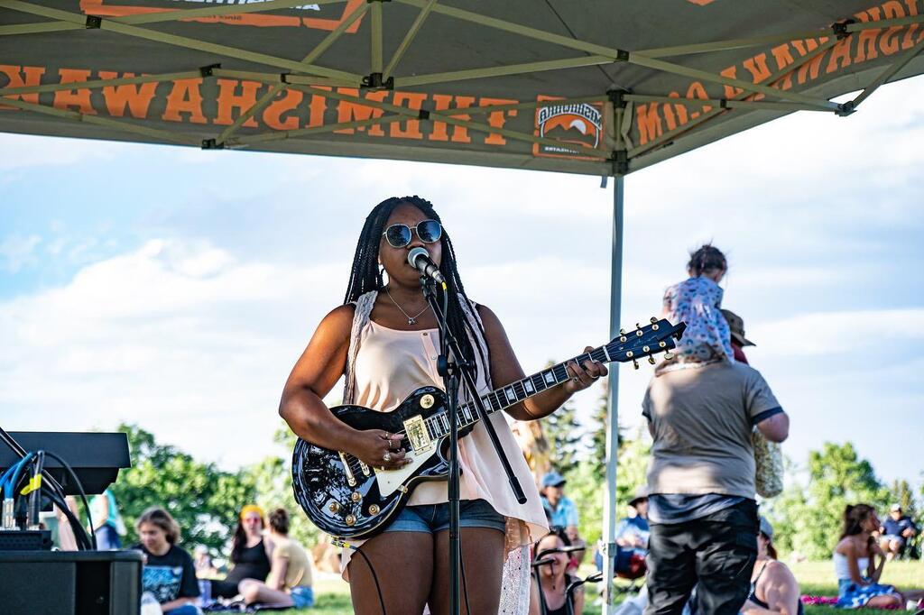 🎶☀️ Does it get better than relaxing at the park, listening to live tunes, and devouring scrumptious bites crafted by Fort Collins food trucks? Practically every day of the week you have opportunities to enjoy outdoor live music while visiting Fort… instagr.am/p/Cf7Be0MO7m-/